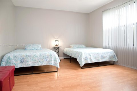 Снять в аренду виллу или дом в Порт-Сент-Луси, Флорида 4 спальни, 146.97м2, № 2020560 - фото 29