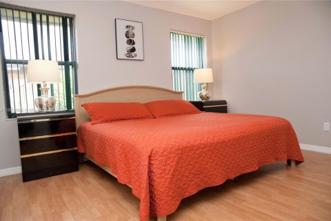 Снять в аренду виллу или дом в Порт-Сент-Луси, Флорида 4 спальни, 146.97м2, № 2020560 - фото 14