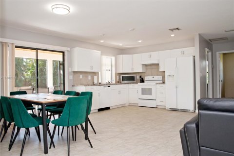 Снять в аренду виллу или дом в Порт-Сент-Луси, Флорида 4 спальни, 146.97м2, № 2020560 - фото 5