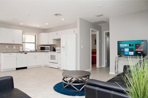 Снять в аренду виллу или дом в Порт-Сент-Луси, Флорида 4 спальни, 146.97м2, № 2020560 - фото 6