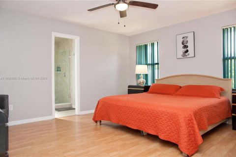 Снять в аренду виллу или дом в Порт-Сент-Луси, Флорида 4 спальни, 146.97м2, № 2020560 - фото 13