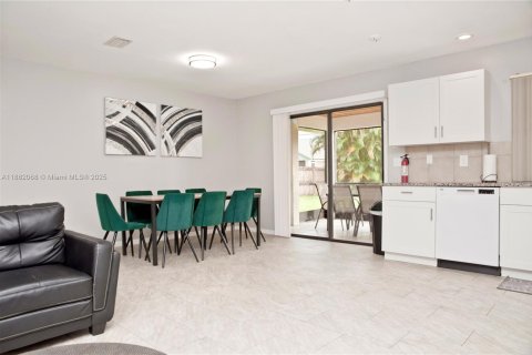 Снять в аренду виллу или дом в Порт-Сент-Луси, Флорида 4 спальни, 146.97м2, № 2020560 - фото 4