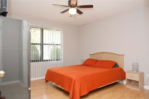 Снять в аренду виллу или дом в Порт-Сент-Луси, Флорида 4 спальни, 146.97м2, № 2020560 - фото 23