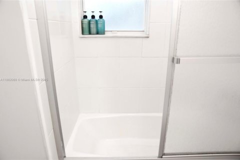 Снять в аренду виллу или дом в Порт-Сент-Луси, Флорида 4 спальни, 146.97м2, № 2020560 - фото 27