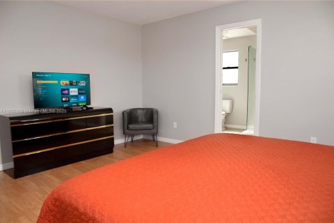 Снять в аренду виллу или дом в Порт-Сент-Луси, Флорида 4 спальни, 146.97м2, № 2020560 - фото 15