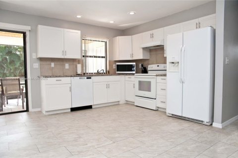 Снять в аренду виллу или дом в Порт-Сент-Луси, Флорида 4 спальни, 146.97м2, № 2020560 - фото 10