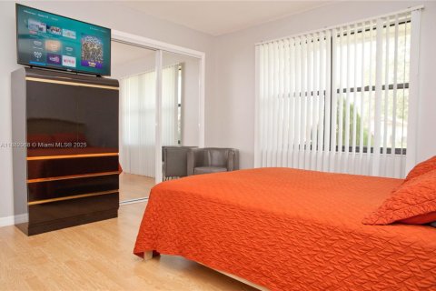 Снять в аренду виллу или дом в Порт-Сент-Луси, Флорида 4 спальни, 146.97м2, № 2020560 - фото 24