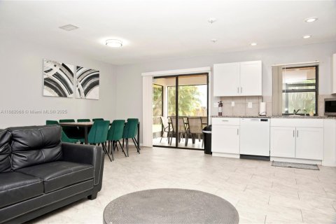 Снять в аренду виллу или дом в Порт-Сент-Луси, Флорида 4 спальни, 146.97м2, № 2020560 - фото 3