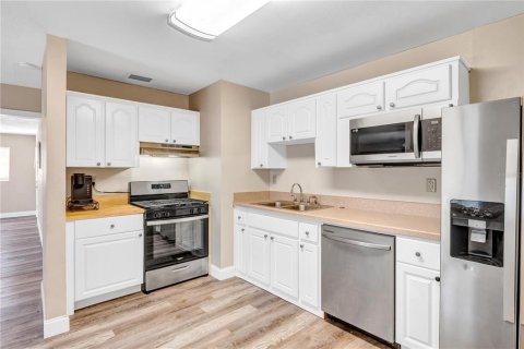House in Edgewater, Florida 3 bedrooms, 181.44 sq.m. № 2424268 - photo 9