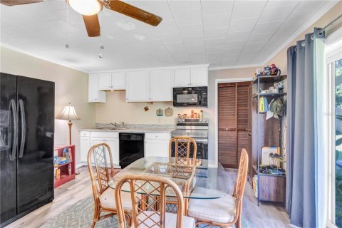 House in Edgewater, Florida 3 bedrooms, 181.44 sq.m. № 2424268 - photo 17