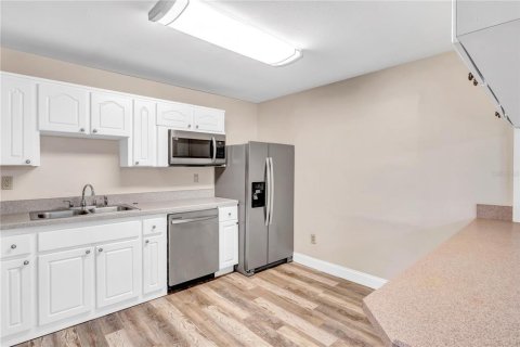 House in Edgewater, Florida 3 bedrooms, 181.44 sq.m. № 2424268 - photo 11