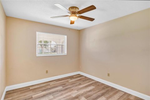 House in Edgewater, Florida 3 bedrooms, 181.44 sq.m. № 2424268 - photo 13
