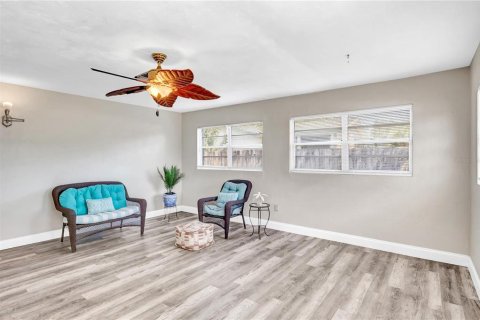 House in Edgewater, Florida 3 bedrooms, 181.44 sq.m. № 2424268 - photo 3