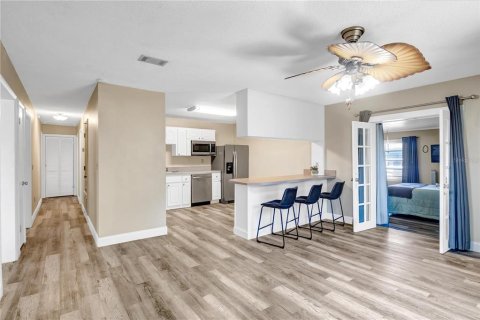 House in Edgewater, Florida 3 bedrooms, 181.44 sq.m. № 2424268 - photo 7