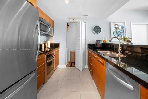 Снять в аренду кондоминиум в Майами, Флорида 2 спальни, 96.99м2, № 1958853 - фото 12