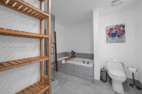 Снять в аренду кондоминиум в Майами, Флорида 2 спальни, 96.99м2, № 1958853 - фото 28