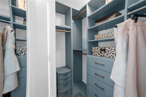 Снять в аренду кондоминиум в Майами, Флорида 2 спальни, 96.99м2, № 1958853 - фото 27