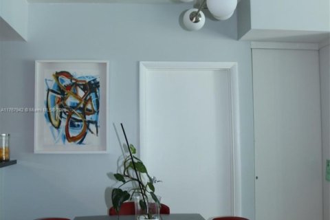 Снять в аренду кондоминиум в Майами, Флорида 2 спальни, 96.99м2, № 1958853 - фото 9