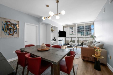 Снять в аренду кондоминиум в Майами, Флорида 2 спальни, 96.99м2, № 1958853 - фото 15