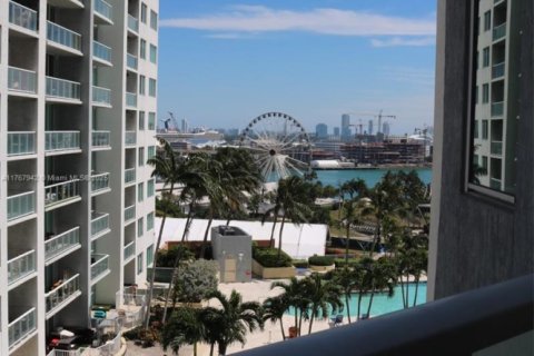 Снять в аренду кондоминиум в Майами, Флорида 2 спальни, 96.99м2, № 1958853 - фото 1