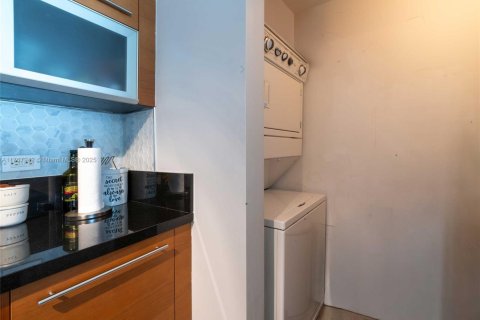 Снять в аренду кондоминиум в Майами, Флорида 2 спальни, 96.99м2, № 1958853 - фото 8