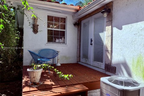 House in Miami, Florida 2 bedrooms, 83.24 sq.m. № 1942290 - photo 23