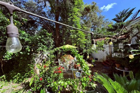 House in Miami, Florida 2 bedrooms, 83.24 sq.m. № 1942290 - photo 16