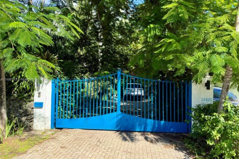 House in Miami, Florida 2 bedrooms, 83.24 sq.m. № 1942290 - photo 1