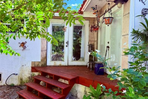 House in Miami, Florida 2 bedrooms, 83.24 sq.m. № 1942290 - photo 19