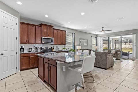 Casa en venta en Kissimmee, Florida, 7 dormitorios, 328.22 m2 № 1509992 - foto 3