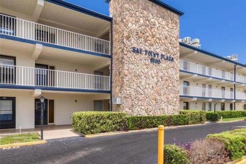 Condo in Saint Petersburg, Florida, 2 bedrooms  № 2231881