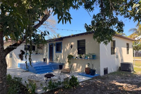 House in Opa-locka, Florida 3 bedrooms, 103.31 sq.m. № 1715573 - photo 20