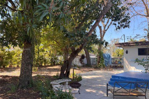 House in Opa-locka, Florida 3 bedrooms, 103.31 sq.m. № 1715573 - photo 19