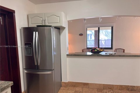 House in Opa-locka, Florida 3 bedrooms, 103.31 sq.m. № 1715573 - photo 12