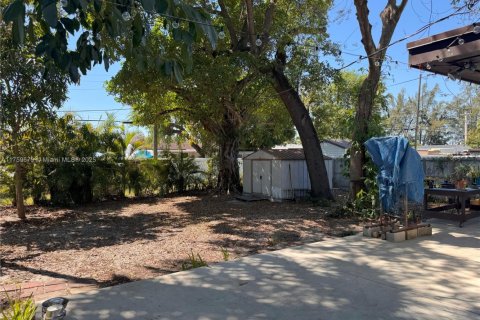 House in Opa-locka, Florida 3 bedrooms, 103.31 sq.m. № 1715573 - photo 22