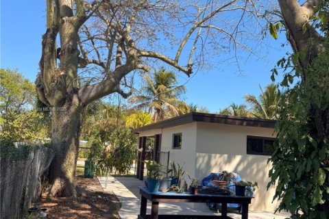 House in Opa-locka, Florida 3 bedrooms, 103.31 sq.m. № 1715573 - photo 25