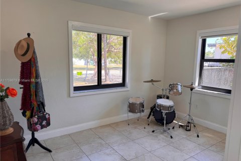 House in Opa-locka, Florida 3 bedrooms, 103.31 sq.m. № 1715573 - photo 14