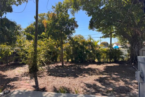 House in Opa-locka, Florida 3 bedrooms, 103.31 sq.m. № 1715573 - photo 26