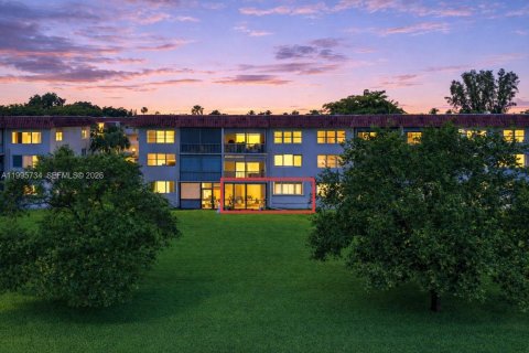 Condominio en alquiler en Pembroke Pines, Florida, 2 dormitorios, 108.7 m2 № 2058338 - foto 24