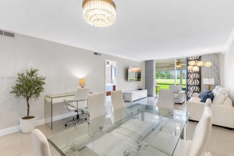 Condominio en alquiler en Pembroke Pines, Florida, 2 dormitorios, 108.7 m2 № 2058338 - foto 2