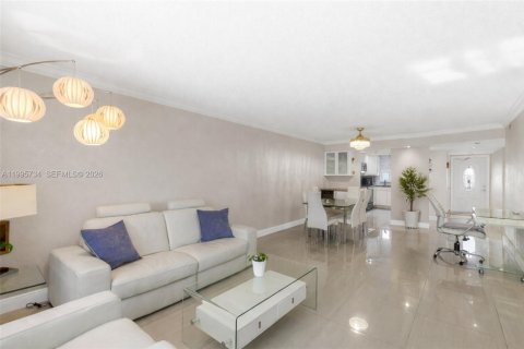 Condominio en alquiler en Pembroke Pines, Florida, 2 dormitorios, 108.7 m2 № 2058338 - foto 4