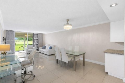 Condominio en alquiler en Pembroke Pines, Florida, 2 dormitorios, 108.7 m2 № 2058338 - foto 5