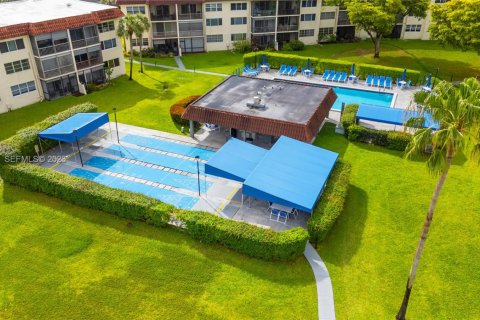 Condominio en alquiler en Pembroke Pines, Florida, 2 dormitorios, 108.7 m2 № 2058338 - foto 26