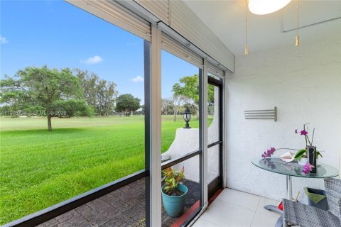 Condominio en alquiler en Pembroke Pines, Florida, 2 dormitorios, 108.7 m2 № 2058338 - foto 19