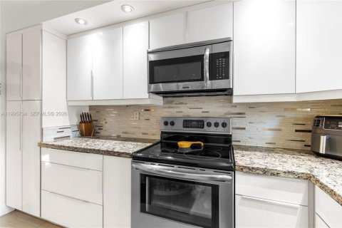 Condominio en alquiler en Pembroke Pines, Florida, 2 dormitorios, 108.7 m2 № 2058338 - foto 10