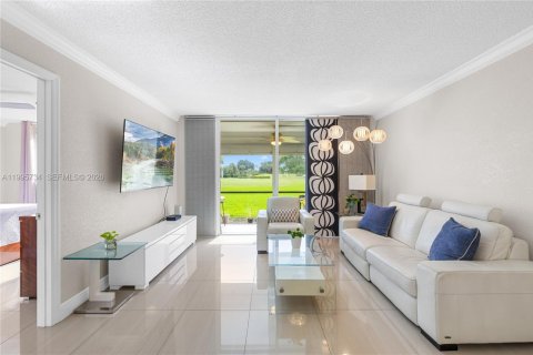 Condominio en Pembroke Pines, Florida, 2 dormitorios  № 2058338