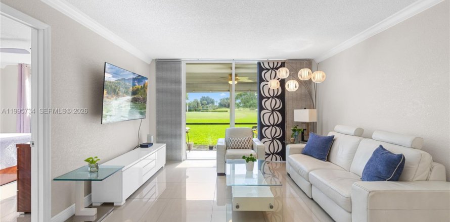 Condominio en Pembroke Pines, Florida, 2 dormitorios  № 2058338