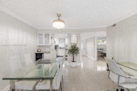 Condominio en alquiler en Pembroke Pines, Florida, 2 dormitorios, 108.7 m2 № 2058338 - foto 3