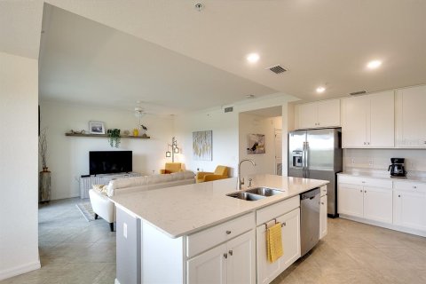 Condo in Bradenton, Florida, 2 bedrooms in LAKEWOOD NATIONAL  № 1718843 - photo 9