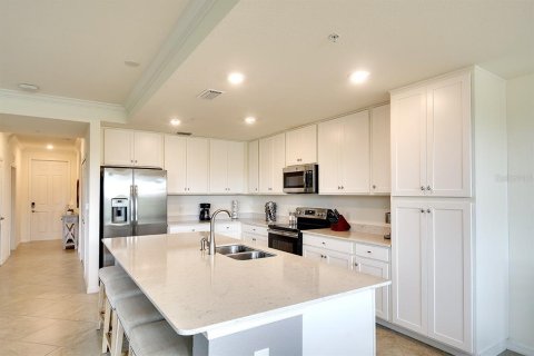 Condo in Bradenton, Florida, 2 bedrooms in LAKEWOOD NATIONAL  № 1718843 - photo 8
